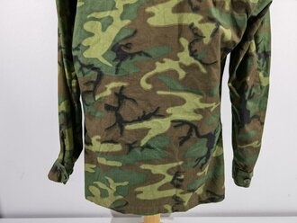 U.S. Coat Mans Combat, Tropical, ERDL, Ripstop, size Medium regular, dated 1968. Unused