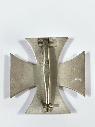 Eisernes Kreuz 1.Klasse 1939. Hersteller "4" auf der Nadel für Steinhauer & Lück. Schwärzung des Hakenkreuz 100% , magnetisch, gewölbt