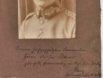 Studioaufnahme auf Karton, Portrait mit eigenhändiger Unterschrift eines Generals aus der Zeit des 1. Weltkriegs, 24 x 17 cm