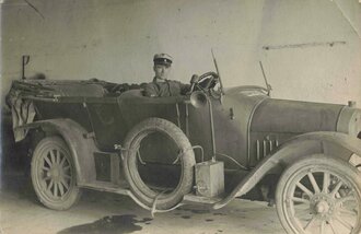 Foto, Bayerischer Offizier  in einem Fahrzeug, 9 x 14 cm
