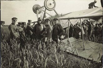 Soldaten der Sächsischen Feldfliegerabteilung 24 vor...