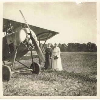 Französisches Flugzeug mit Krankenschwestern und...