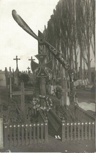 Soldatengrab der Feldfliegerabteilung 3 (XV. Armeekorps), Friedhof Menen/Belgien, Flandern 9 x 14 cm