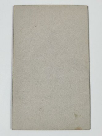 Atelieraufnahme auf Karton, Tapferer Bayer mit Ordensspange, 6,5 x 10 cm