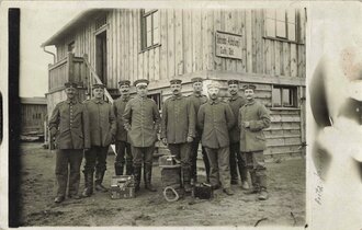 Gruppenportrait von Feldgrauen mit Nachrichtengerät, Fussart. Regt. Nr. 11, Thorn 1915, 9 x 14 cm