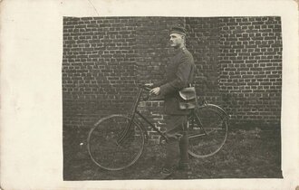 Foto eines Feldgrauen Radfahrers, 9 x 14 cm