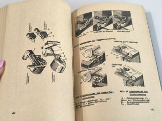 Nationale Volksarmee der DDR, Dienstvorschrift "A 256/1/212 , 122 mm Haubitze M30, Beschreibung und Nutzung" datiert 1978 mit 256 Seiten