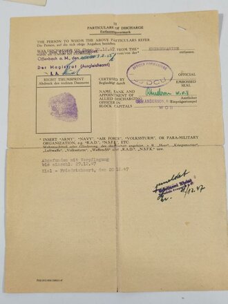 Kriegsgefangenschaft, Soldbuch eines Angehörigen der Kriegsmarine mit Royal Navy Identity Card, Dienst- und Führungszeugnis aus dem Deutschen Minenräumdienst sowie "Certificate of Discharge" aus engl. Kriegsgefangenschaft 1947 etc., ca. DIN A5, gebraucht