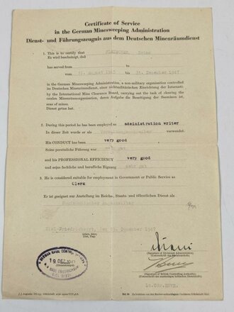 Kriegsgefangenschaft, Soldbuch eines Angehörigen der Kriegsmarine mit Royal Navy Identity Card, Dienst- und Führungszeugnis aus dem Deutschen Minenräumdienst sowie "Certificate of Discharge" aus engl. Kriegsgefangenschaft 1947 etc., ca. DIN A5, gebraucht