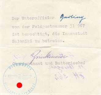 Berechtigungsschein für einen Unteroffizier für das Betreten der Innenstadt von Saloniki/Griechenland, gez. Oberleutnant und Batteriechef Brinkmann, 10.4.1941, ca. 10 x 10 cm, gefaltet