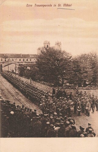 Ansichtskarte "Eine Trauerparade in St. Mihiel"