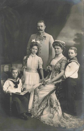 Ansichtskarte, Familienportrait, SM Erzherzog Thronfolger Franz Ferdinand d´Este mit Ehefrau Sofia von Hohenberg und den Kindern Sophia, Maxmilian und Ernst