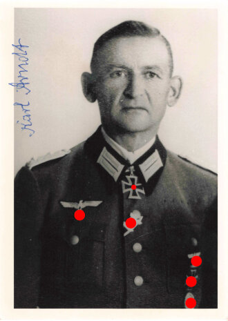 Deutschland nach 1945, Ritterkreuzträger Karl Arndt, eigenhändige Unterschrift auf Repro-Foto, 10,5  x 15 cm, guter Zustand