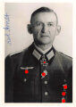 Deutschland nach 1945, Ritterkreuzträger Karl Arndt, eigenhändige Unterschrift auf Repro-Foto, 10,5  x 15 cm, guter Zustand