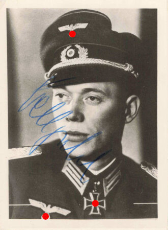 Deutschland nach 1945, Ritterkreuzträger Walther-Peer Fellgiebel, eigenhändige Unterschrift auf Repro-Foto, ca. 5,5  x 7,5 cm, guter Zustand