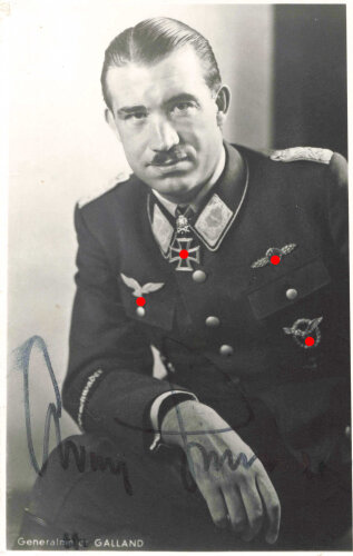 Deutschland nach 1945, General Adolf Galland, eigenhändige Unterschrift auf Repro-Foto-Postkarte, ca. 8,5  x 13,5 cm, guter Zustand