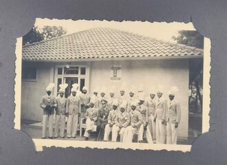 XI. Olympische Spiele Berlin 1936, Album mit 9 Fotografien im Kleinformat, Indische Hockey-Mannschaft (Olympiasieger), Mannschafts-Foto 1x vorhanden, 6 x 9 cm, sehr guter Zustand