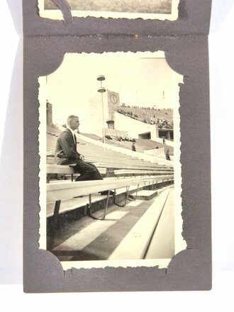 XI. Olympische Spiele Berlin 1936, Album mit 9 Fotografien im Kleinformat, Indische Hockey-Mannschaft (Olympiasieger), Mannschafts-Foto 1x vorhanden, 6 x 9 cm, sehr guter Zustand