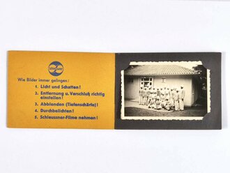 XI. Olympische Spiele Berlin 1936, Album mit 8 Fotografien im Kleinformat, Indische Hockey-Mannschaft (Olympiasieger), Mannschafts-Foto 2x vorhanden, 6 x 9 cm, sehr guter Zustand