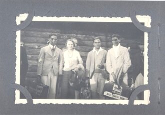 XI. Olympische Spiele Berlin 1936, Album mit 8 Fotografien im Kleinformat, Indische Hockey-Mannschaft (Olympiasieger), Mannschafts-Foto 2x vorhanden, 6 x 9 cm, sehr guter Zustand