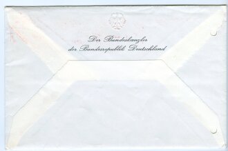 Bundeskanzler Helmut Kohl, eigenhändige Unterschrift auf offiziellem Briefpapier des Bundeskanzleramts, mit Umschlag, Bonn April 1990, 21 x 17,5 cm, gelocht, guter Zustand