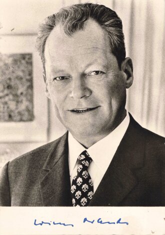 Faksimile? Altbundeskanzler Willy Brandt, eigenhändige Unterschrift auf Fotodruck, 10,5 x 15 cm, gebraucht