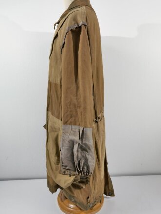 Luftwaffe, Fallschirmjäger "Knochensack" in sumpftarn, Getragenes Stück in gutem Gesamtzustand. Die Reissverschlüsse gängig, ebenso die Druckknöpfe. Kammerstück datiert 1944