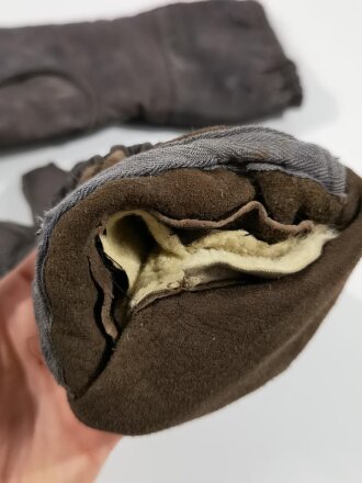 Fallschirmjäger, Paar Handschuhe gefütterte Ausführung. getragenes Paar, beim linken Handschuh hat sich das Futter golöst