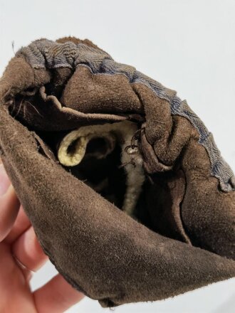 Fallschirmjäger, Paar Handschuhe gefütterte Ausführung. getragenes Paar, beim linken Handschuh hat sich das Futter golöst