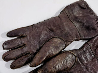 Fallschirmjäger, Paar Handschuhe gefütterte Ausführung. getragenes Paar, beim linken Handschuh hat sich das Futter golöst