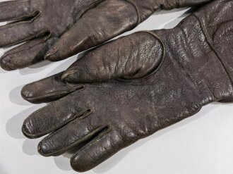 Fallschirmjäger, Paar Handschuhe gefütterte Ausführung. getragenes Paar, beim linken Handschuh hat sich das Futter golöst