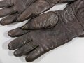 Fallschirmjäger, Paar Handschuhe gefütterte Ausführung. getragenes Paar, beim linken Handschuh hat sich das Futter golöst