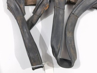 Paar Galoschen für Fallschirmjäger, wurden beim Sprung über dem Stiefel getragen, gereinigtes Paar Das Gummi relativ weich