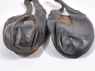 Paar Galoschen für Fallschirmjäger, wurden beim Sprung über dem Stiefel getragen, gereinigtes Paar Das Gummi relativ weich
