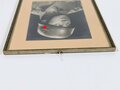 Original gerahmte Studioaufnahme eines Angehörigen der Fallschirmtruppe mit grünem Knochensack und Stahlhelm. Maße des Rahmen 26 x 34cm