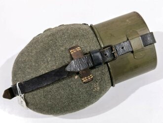 Feldflasche Wehrmacht, Variante mit graugrünem Bezug