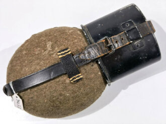 Feldflasche Wehrmacht , Variante mit RZM Haken und glatten Druckknöpfen