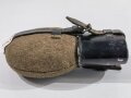 Feldflasche Wehrmacht , Variante mit RZM Haken und glatten Druckknöpfen