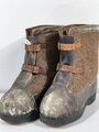 Paar Wachstiefel Wehrmacht, Filz mit Holzsohle, wurden über den normalen Stiefeln getragen. Ungetragenes Paar mit Lagerspuren