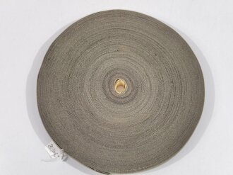 1 Rolle Webband Breite 18 mm, Durchmesser der Rolle 22cm. Relativ dickes Material für Trageriemen ? Aus altem Herstellerbestand für Wehrmachtsmaterial