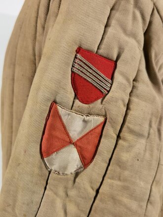 Russland 2. Weltkrieg, Wattierte Winterjacke mit Ärmelabzeichen, getragenes Stück
