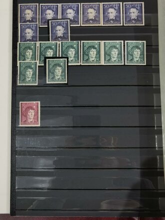 Sammlung Briefmarken Deutsches Reich, jede Seite mit Marken ist fotografiert.