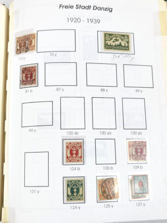 Sammlung Briefmarken Danzig, jede Seite mit Marken ist fotografiert.