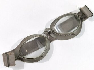 Brille für Kradmelder der Wehrmacht. Gummi weich, Zugband elastisch, datiert 1941