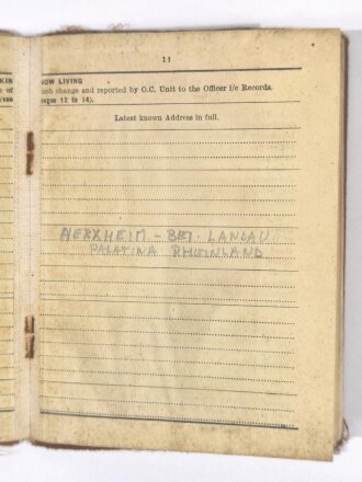 Britisches Soldbuch (1943-1946) von "Louis Detzel" aus Herxheim mit 4 Fotografien (9 x 13,5 cm) , eingetragen Africa, Italy und 1939-45 Star, Defense medal, dazu Führungszeugnis der französischen Fremdenlegion (1940)