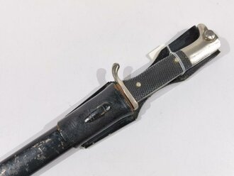 Extraseitengewehr KS98, Hersteller E.Pack & Söhne Solingen. Scheide Originallack, Lacklederkoppelschuh mit Blechprägeteil in gutem Zustand