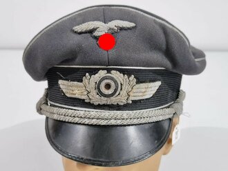 Schirmmütze für Offiziere der Luftwaffe. Getragenes Stück, die Effekten original vernäht, Kopfgrösse 56