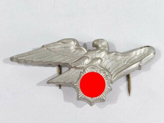 Reichsluftschutzbund, Adler für die Schirmmütze aus Aluminium, das Hakenkreuz vollständig geschwärzt. Ungetragenes Stück
