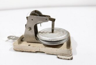 Radiosonde /  Wettersonde für Messballone der Wehrmacht. Kleine Ausführung, vermutlich nur ein Teil einer grösseren Apparatur. Seltenes Stück in gutem Zustand