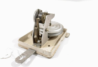 Radiosonde /  Wettersonde für Messballone der Wehrmacht. Kleine Ausführung, vermutlich nur ein Teil einer grösseren Apparatur. Seltenes Stück in gutem Zustand